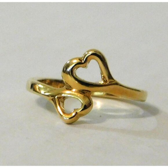 Avon Touching Hearts Ring Size 3 Goldtone Daughter Ring Vintage Boxed - Picture 5 of 5